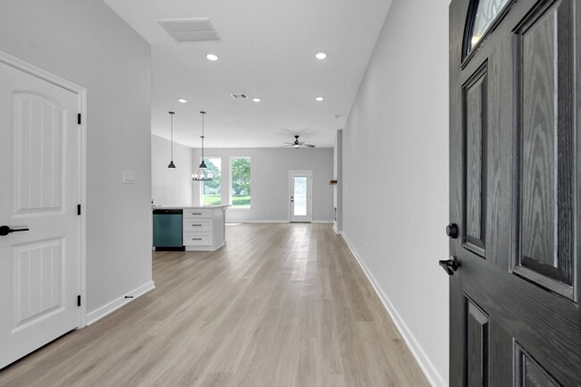 Building Photo - 14833 Spica Ct