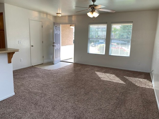 Foto del edificio - Lovely 2 Bed, 2 Bath in Paseo Del Lago!
