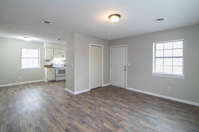 Foto del edificio - 14-414 Thompsonville Ln