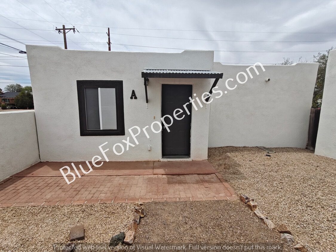 Primary Photo - 3401 E Bermuda St
