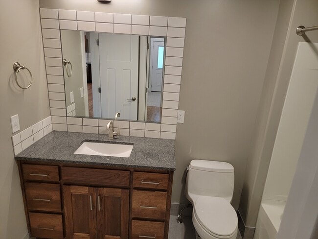 Building Photo - 512 Moro St