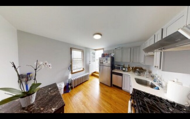 Building Photo - 204 Harris St