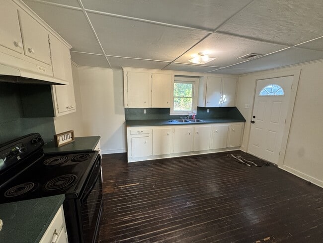 Foto del edificio - 110 N Pine St