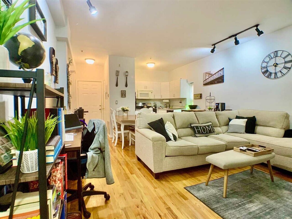 Foto principal - 601 Monroe St