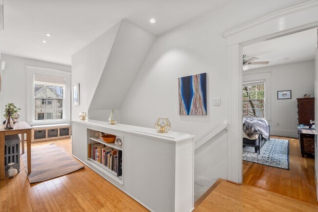 Building Photo - 27 Champa St