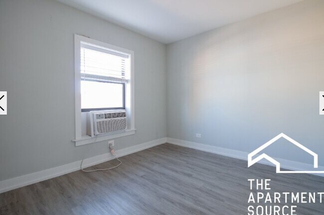 Foto del edificio - 703 W Brompton Ave