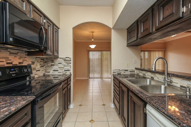 Foto del edificio - 17417 Red Oak Dr