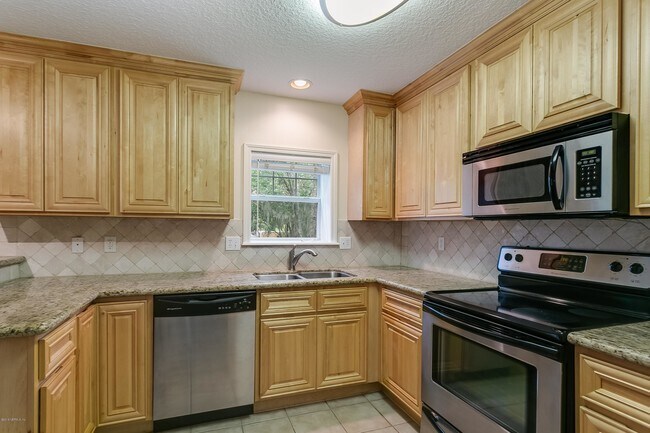 Building Photo - Beautiful 1BR/1BA Condo in A Gated Community!