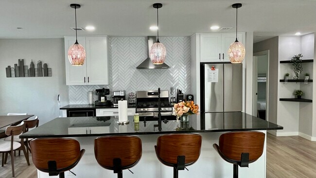 Kitchen - 501 Twin Oak Trl