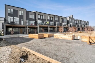 Building Photo - 244 Somerglen Common SW