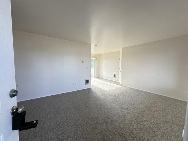 Building Photo - 1106 Fairwood Dr SW