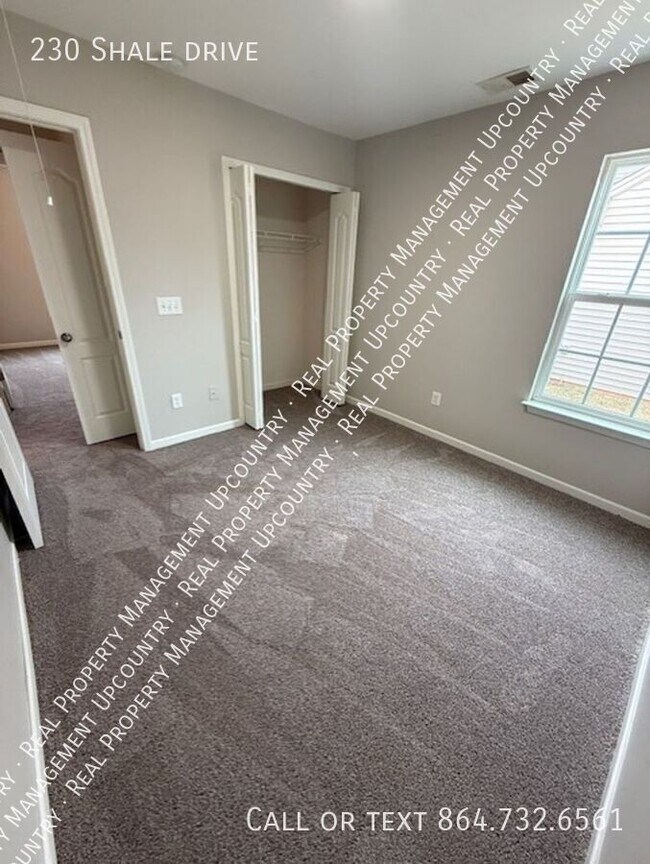 Foto del edificio - 230 Shale Dr