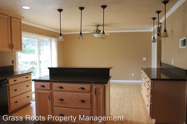 Building Photo - 11812 Wildwood Ranch Rd