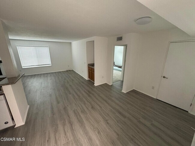 Foto del edificio - 13042 Riverside Dr