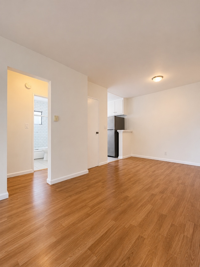Interior Photo - 1001 N Curson Ave ( 7609 Romaine )