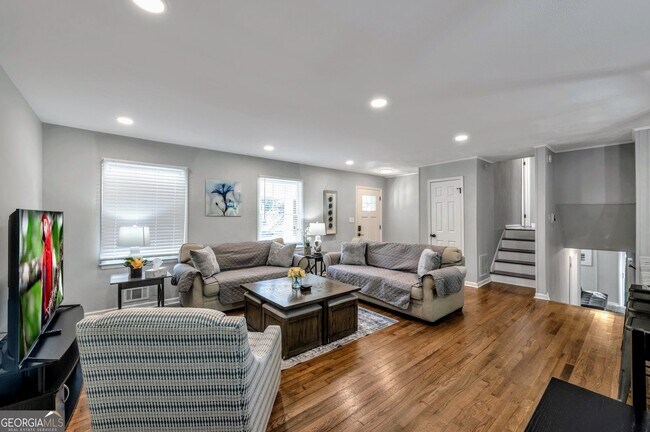 Foto del edificio - 444 Smyrna Powder Springs Rd SW