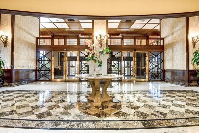Foto del edificio - 9801 Collins Ave