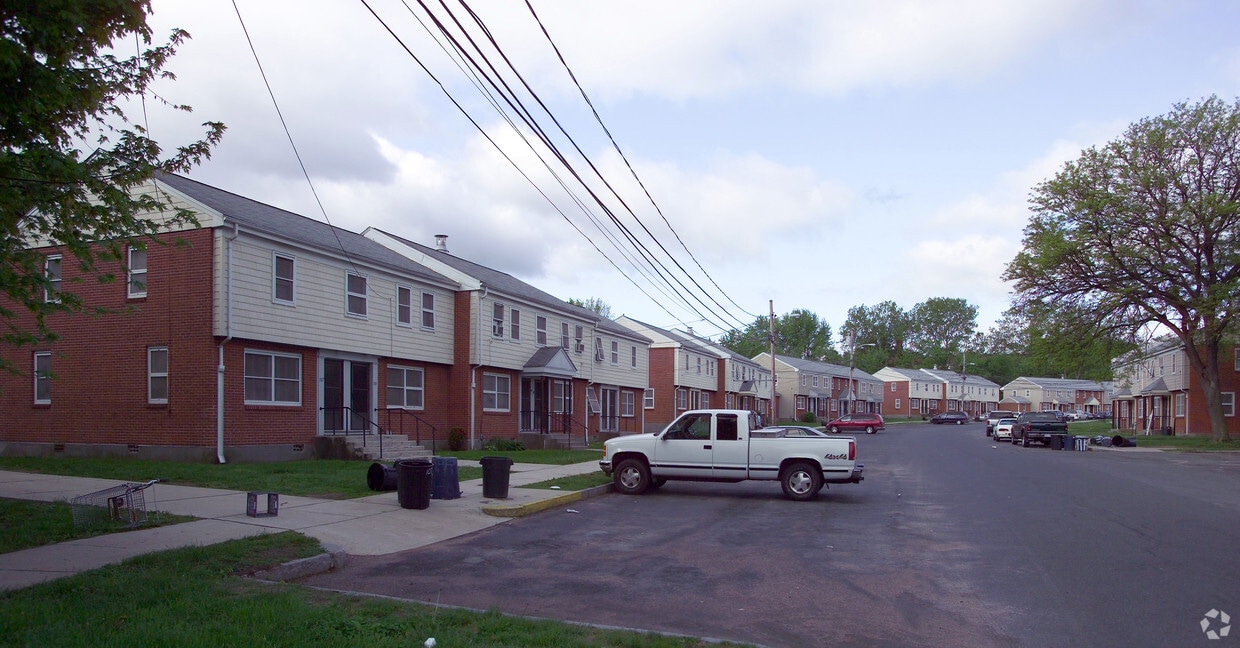 Building Photo - 2-107 Stonina Dr