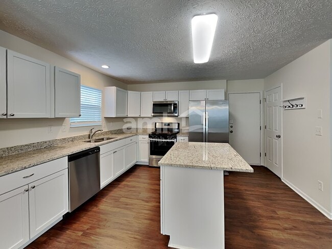 Building Photo - 2274 Farmland Dr