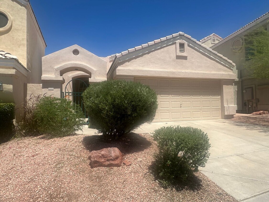 Foto principal - AHWATUKEE GATED, REMODELED SINGLE LEVEL 2 ...