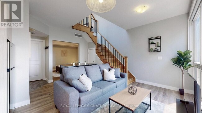 Building Photo - 335 College St