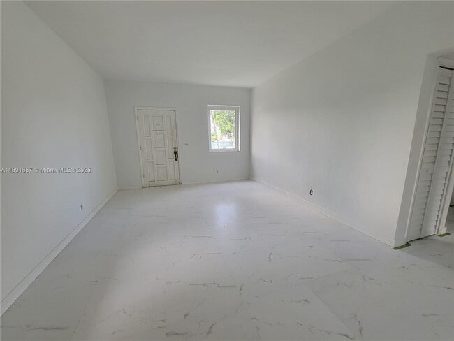 Building Photo - 2450 SW 5th St