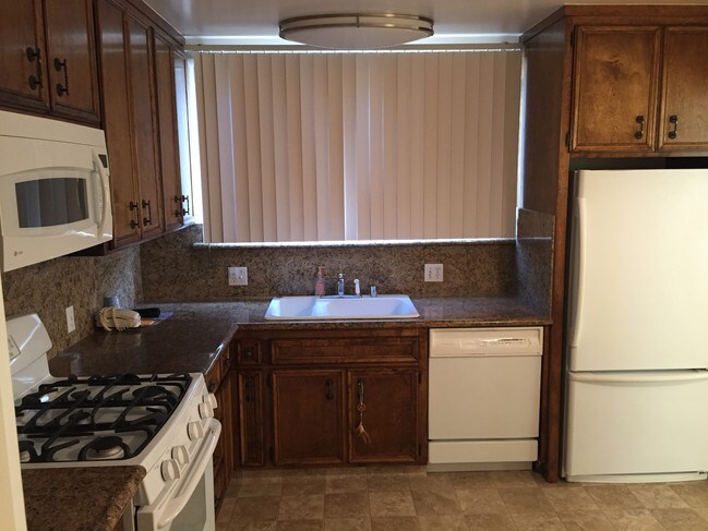 Kitchen - 57 Oakmont Dr