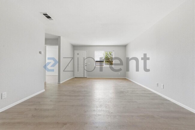 Foto del edificio - 34901 Marcia Rd