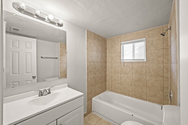 Foto del edificio - 203 W Hart Ave