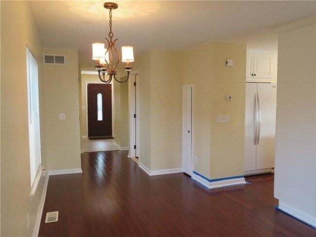 Building Photo - 2167 Sunnycrest Dr