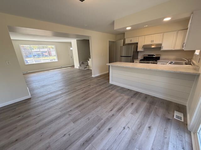 Building Photo - Newly Renovated Duplex unit in North Peoria