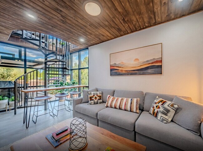 Foto del edificio - 736 W Rider Dr