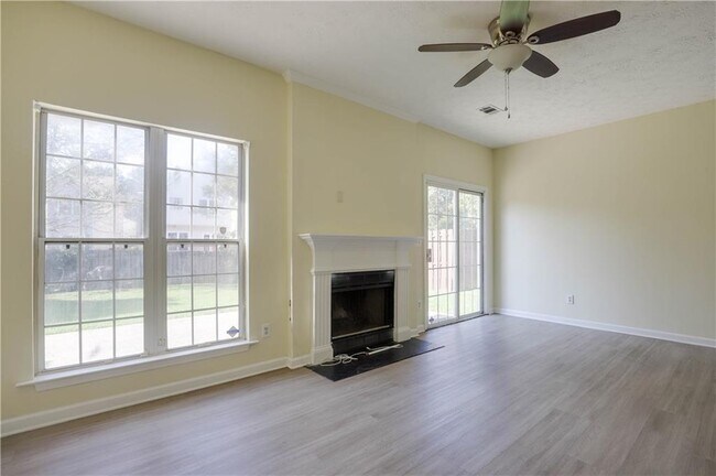 Foto del edificio - 4033 Oak Glenn Dr
