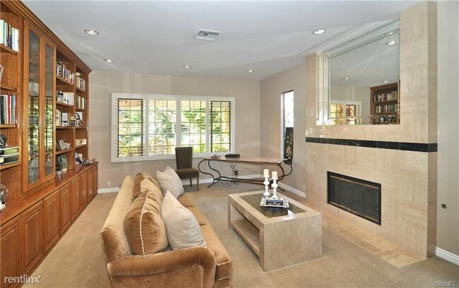 Building Photo - 4 br, 3.5 bath House - 4130 Vicasa Dr