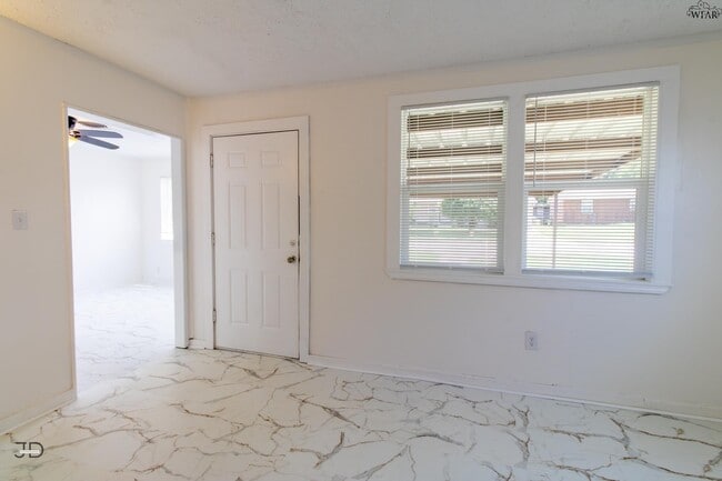Building Photo - 1624 Sunnyside Ln