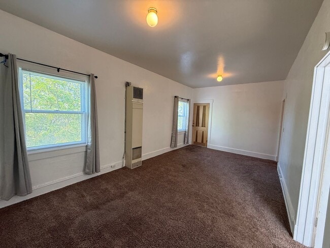 Foto del edificio - B&amp;B Rentals - 101 E 19thSt