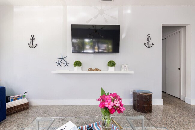 Building Photo - 927 N 17th Ave