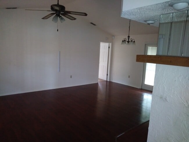 Building Photo - 8120 Pagoda Dr