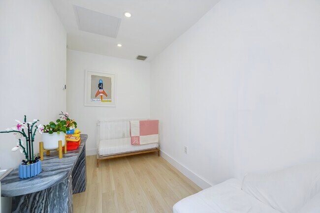 Building Photo - 114 2nd Rivo Alto Terrace