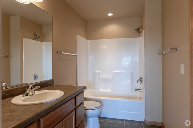 2BR, 2BA - 1,045SF - Cannery Square Apartments