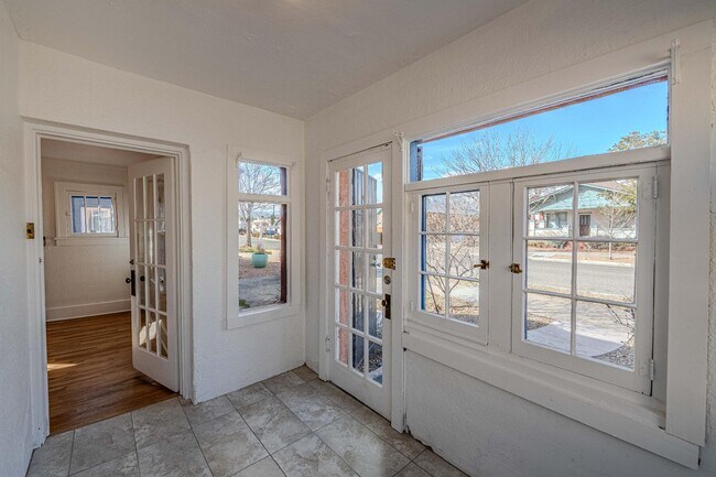 Foto del edificio - 720 Marquette Ave NW