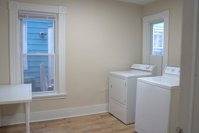 Foto del edificio - 120 Cottage St