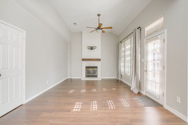 Building Photo - Beautifully Updated Home in Grapevine!