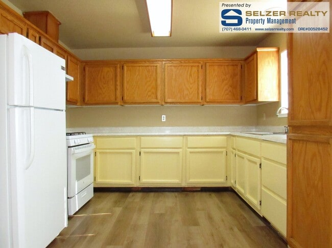 Building Photo - Cozy 3 bd. home on a conveniently located corner lot!