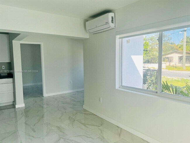 Foto del edificio - 228 SE 9th Ct