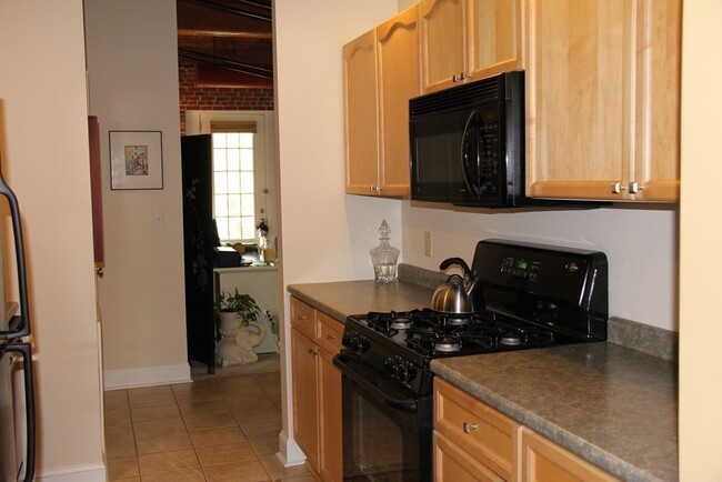 Building Photo - 12 Brookside Rd