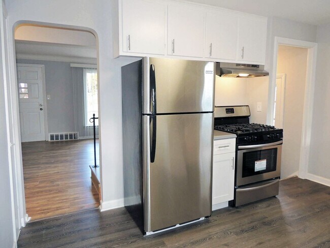 Building Photo - 106 Cowles Ave