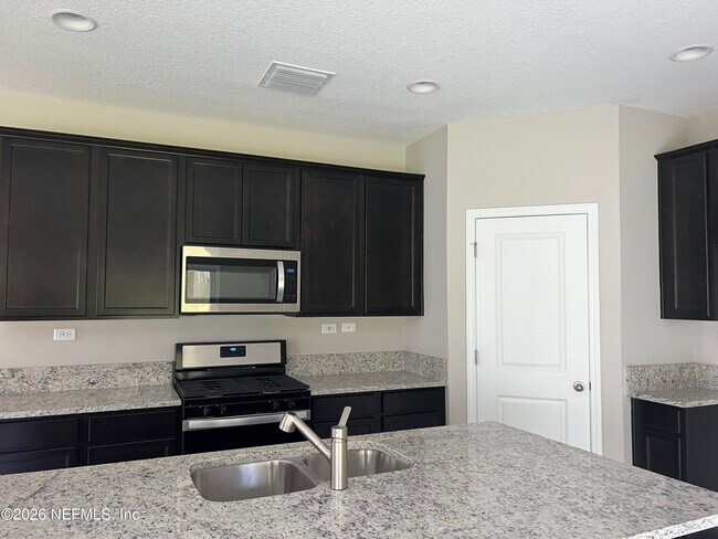 Foto del edificio - 238 Wineberry Ln