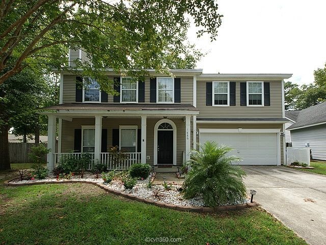 Primary Photo - Spacious Home With Large Fenced Yard