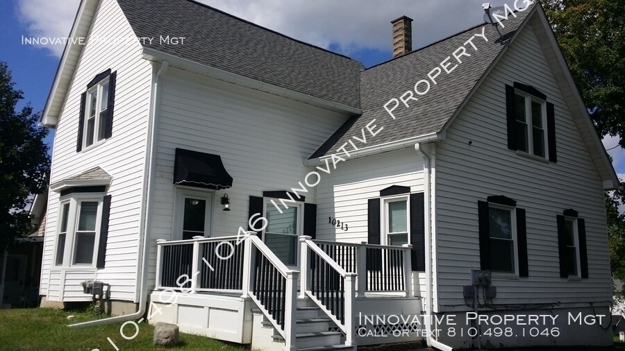 Stunning historic, colonial home in Goodrich! House Rental in